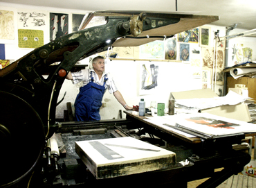in Nalors Grafika lithostudio in Vác, Hungary