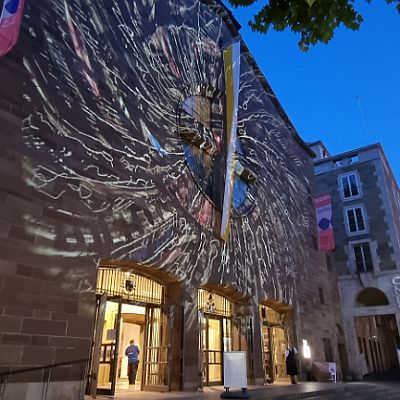 Eine Lichtinstallation auf der Fassade der Domkirche St. Eberhard Stuttgart  von den Künstlern Frederick D. Bunsen (Ammerbuch) und Philipp Contag-Lada (Stuttgart), 27. Mai 2022  Lichtinstallation von Frederick Bunsen und Philipp Contag-Lada : St. Eberhard Stuttgart, Lichtinstallation, Bunsen, Contag-Lada, Kunst