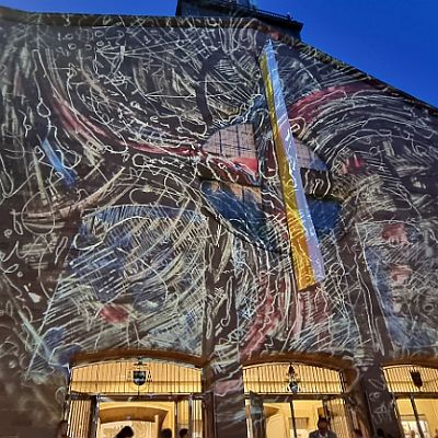 Eine Lichtinstallation auf der Fassade der Domkirche St. Eberhard Stuttgart  von den Künstlern Frederick D. Bunsen (Ammerbuch) und Philipp Contag-Lada (Stuttgart), 27. Mai 2022  Lichtinstallation von Frederick Bunsen und Philipp Contag-Lada : St. Eberhard Stuttgart, Lichtinstallation, Bunsen, Contag-Lada, Kunst