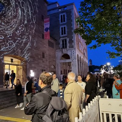 Eine Lichtinstallation auf der Fassade der Domkirche St. Eberhard Stuttgart  von den Künstlern Frederick D. Bunsen (Ammerbuch) und Philipp Contag-Lada (Stuttgart), 27. Mai 2022  Lichtinstallation von Frederick Bunsen und Philipp Contag-Lada : St. Eberhard Stuttgart, Lichtinstallation, Bunsen, Contag-Lada, Kunst