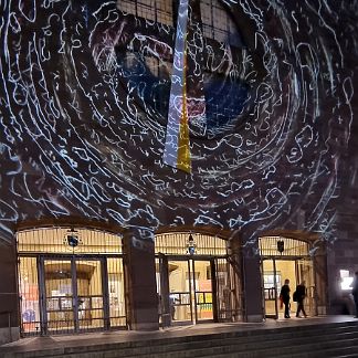 Eine Lichtinstallation auf der Fassade der Domkirche St. Eberhard Stuttgart  von den Künstlern Frederick D. Bunsen (Ammerbuch) und Philipp Contag-Lada (Stuttgart), 27. Mai 2022  Lichtinstallation von Frederick Bunsen und Philipp Contag-Lada : St. Eberhard Stuttgart, Lichtinstallation, Bunsen, Contag-Lada, Kunst