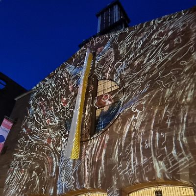 Eine Lichtinstallation auf der Fassade der Domkirche St. Eberhard Stuttgart  von den Künstlern Frederick D. Bunsen (Ammerbuch) und Philipp Contag-Lada (Stuttgart), 27. Mai 2022  Lichtinstallation von Frederick Bunsen und Philipp Contag-Lada : St. Eberhard Stuttgart, Lichtinstallation, Bunsen, Contag-Lada, Kunst