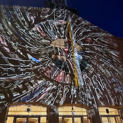 Eine Lichtinstallation auf der Fassade der Domkirche St. Eberhard Stuttgart  von den Künstlern Frederick D. Bunsen (Ammerbuch) und Philipp Contag-Lada (Stuttgart), 27. Mai 2022  Lichtinstallation von Frederick Bunsen und Philipp Contag-Lada : St. Eberhard Stuttgart, Lichtinstallation, Bunsen, Contag-Lada, Kunst